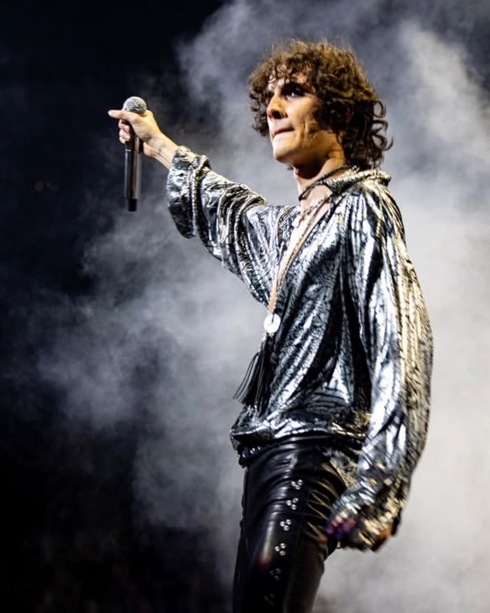 Sombr performing on tour in 2026
